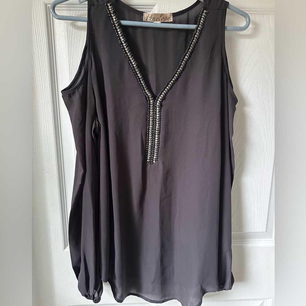 EUC dressy cold shoulder women’s blouse dark charcoal very detailed v-neck large